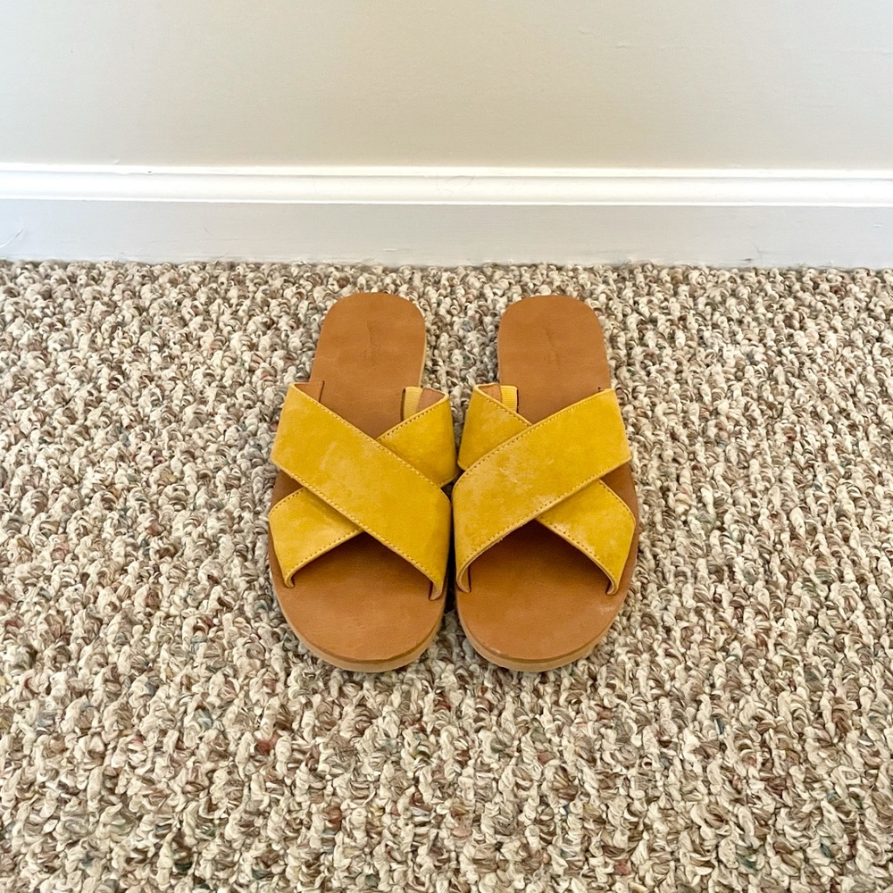 Universal Thread Women’s Crossover Sandals | Mustard Yellow
